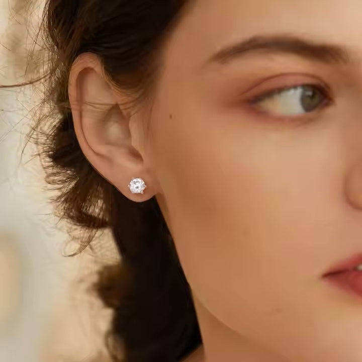Daphne Classic Stud Earrings