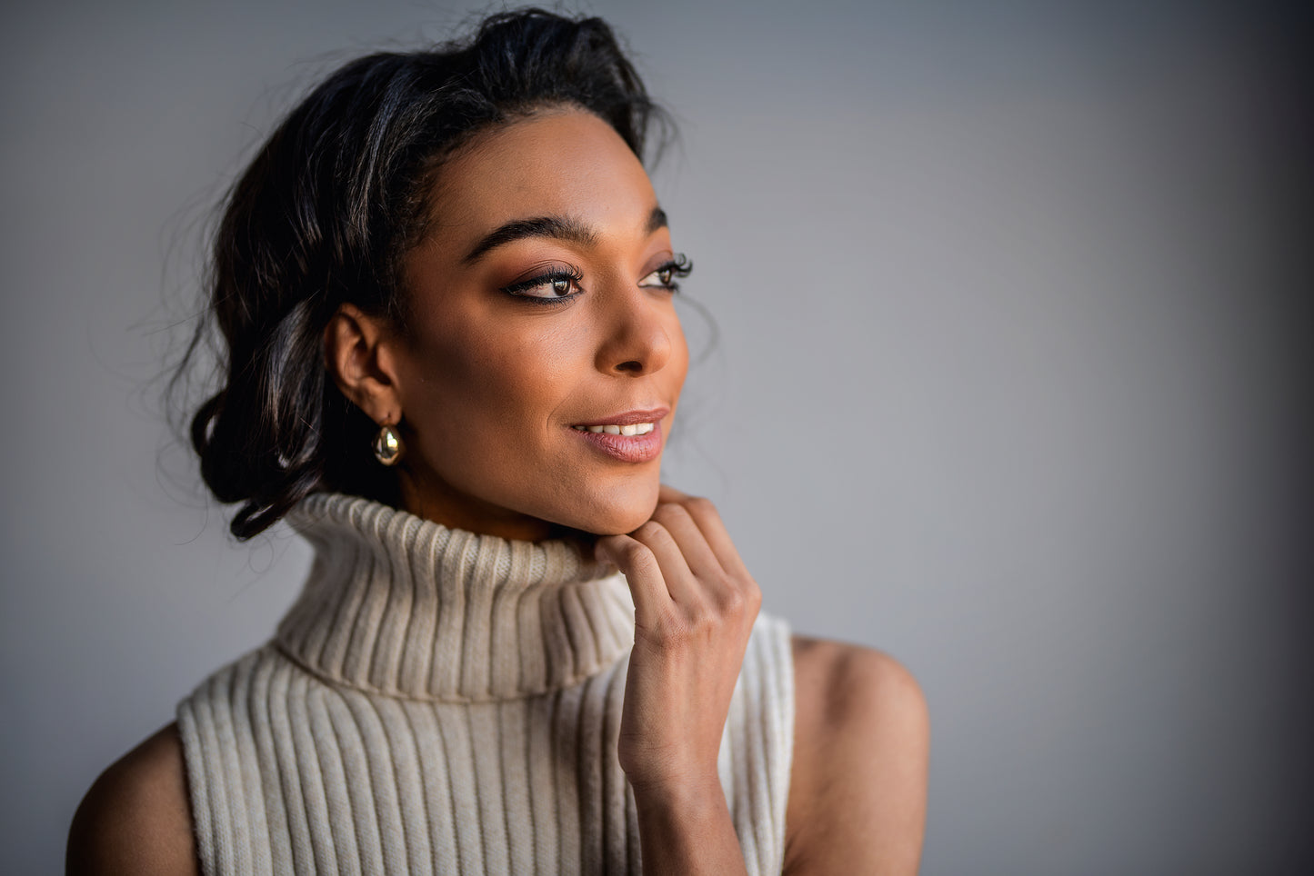 Farah chunky earring model
