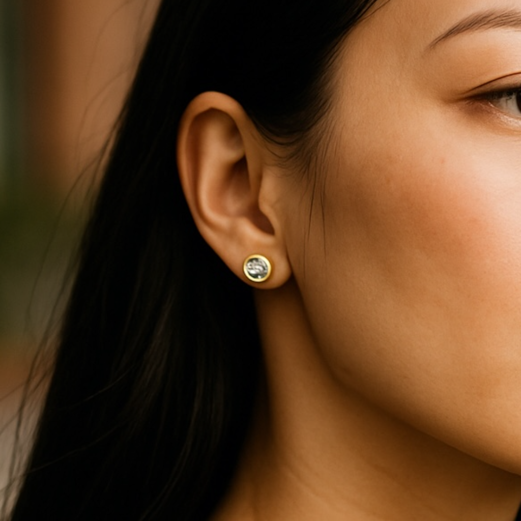 Leah Bezel stud model