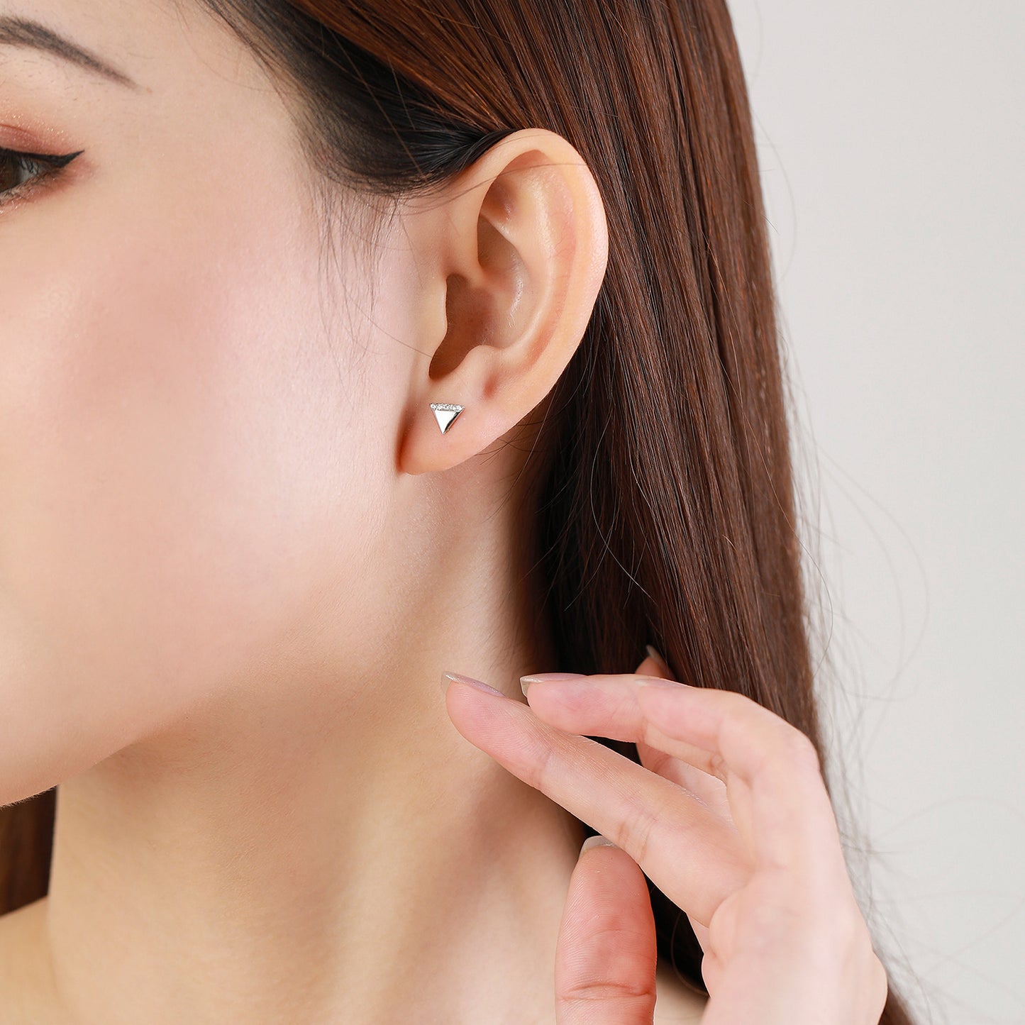 Trea triangular studs model