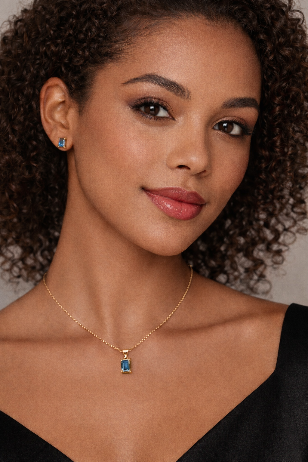 Verae Necklace and earring set model