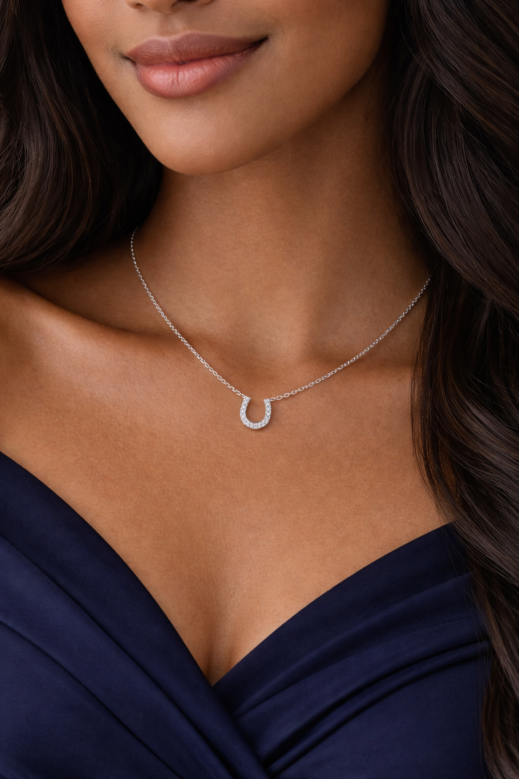 Rienne horseshoe necklace model