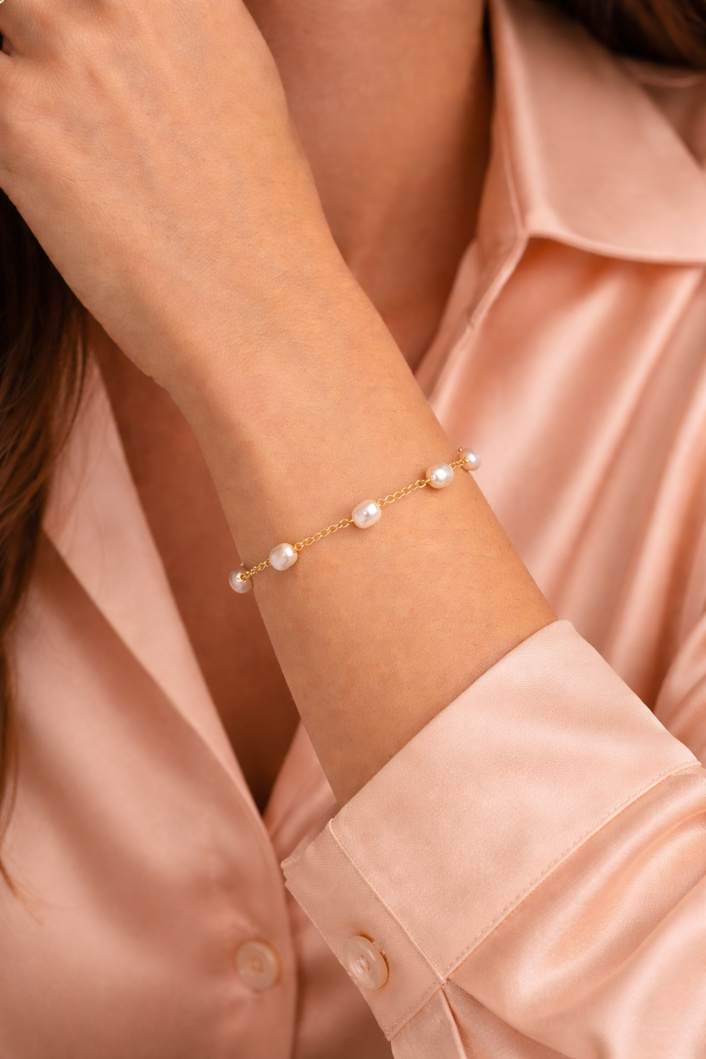 Anabelle freshwater pearl gold bracelet, model