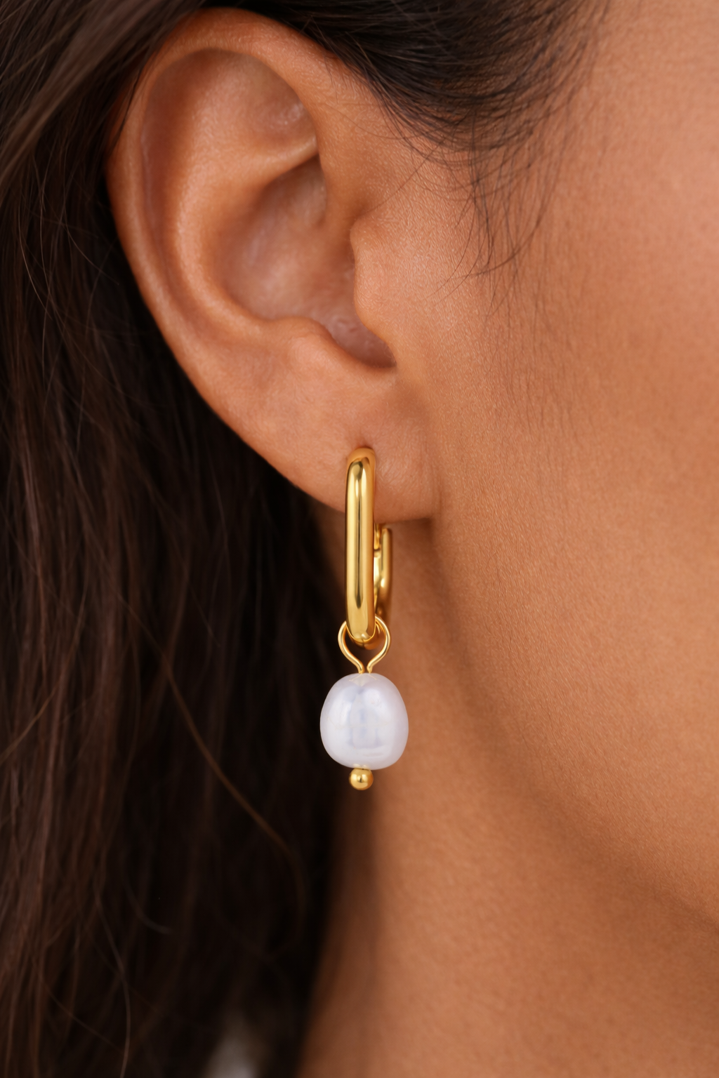 Aris Freshwater pearl U-shaped earrings