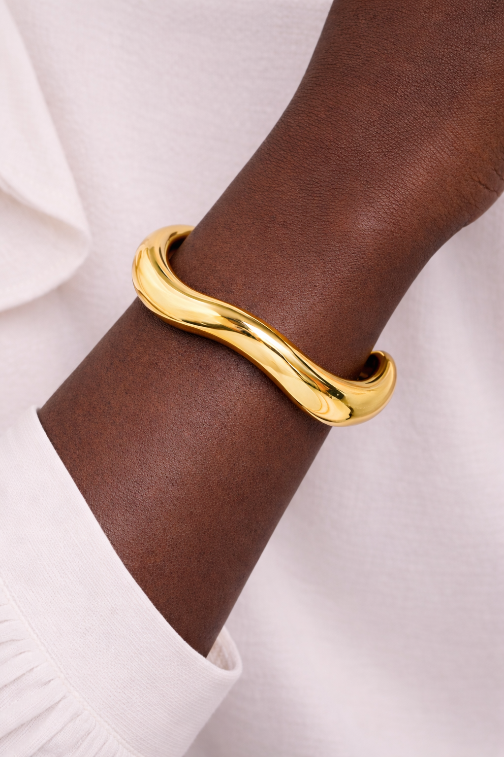 Arna Bangle Bracelet, gold