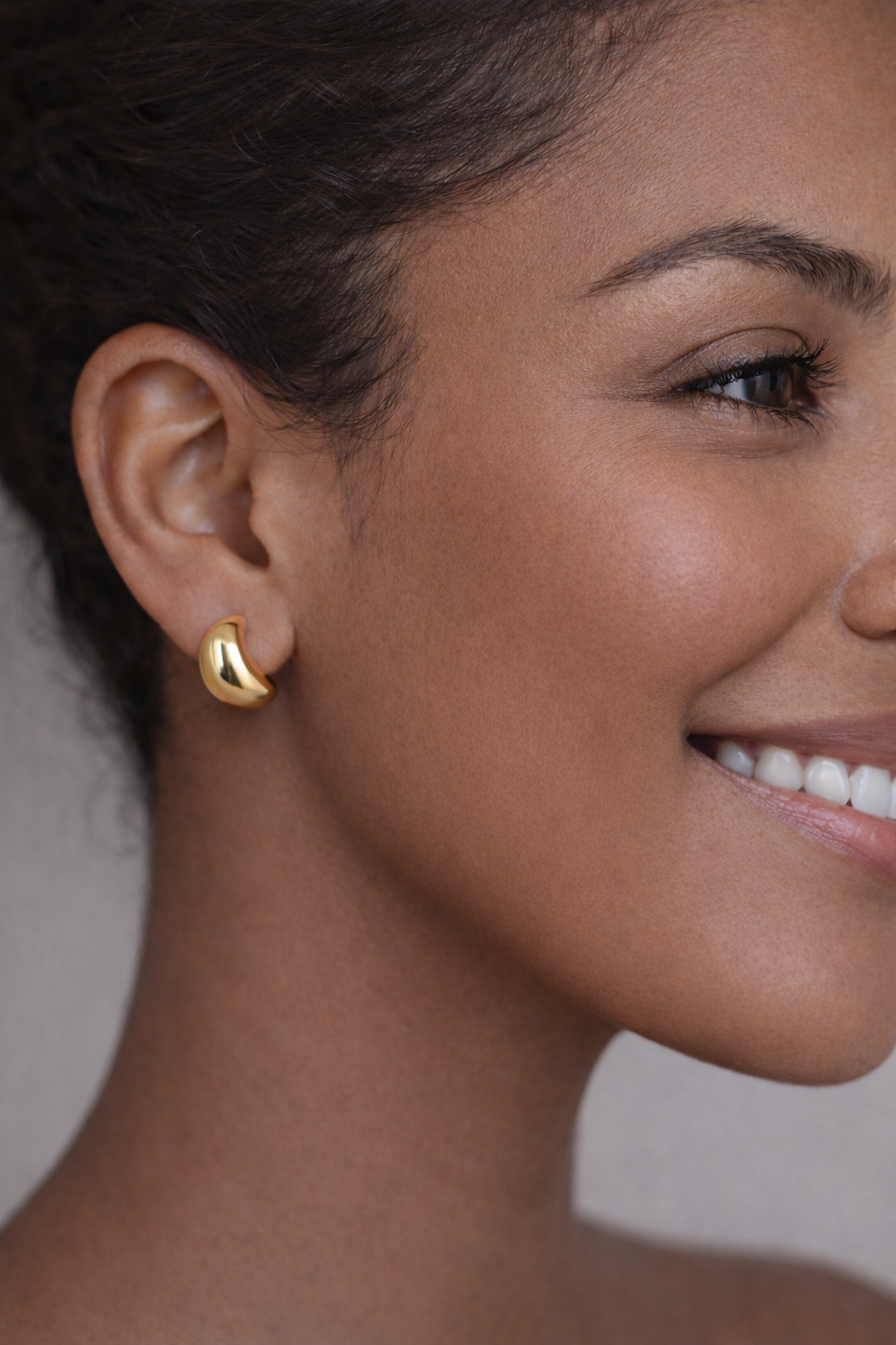 Farah huggie earrings, gold