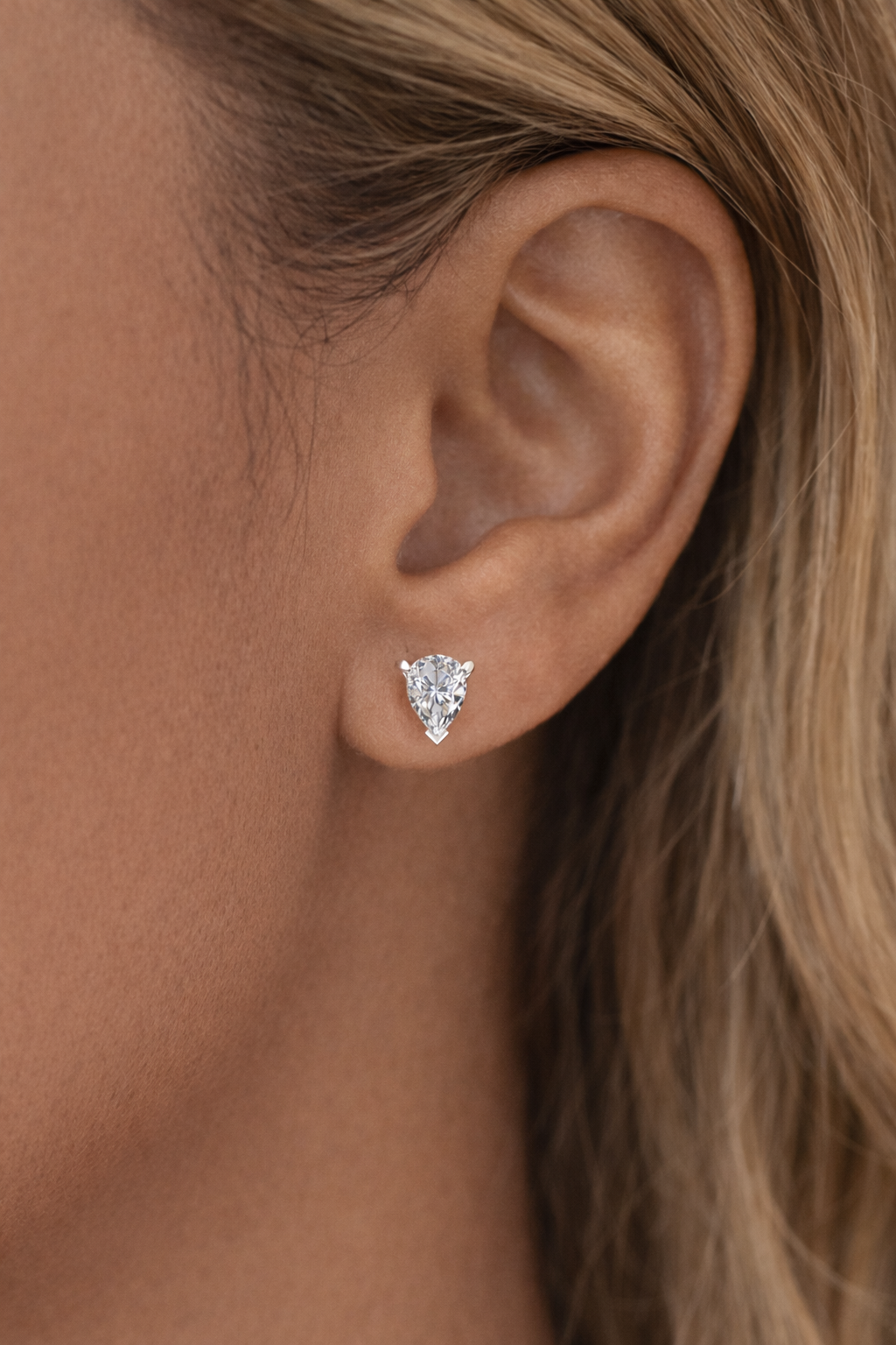 Seren, Pear-shaped Moissanite Earring  STUD