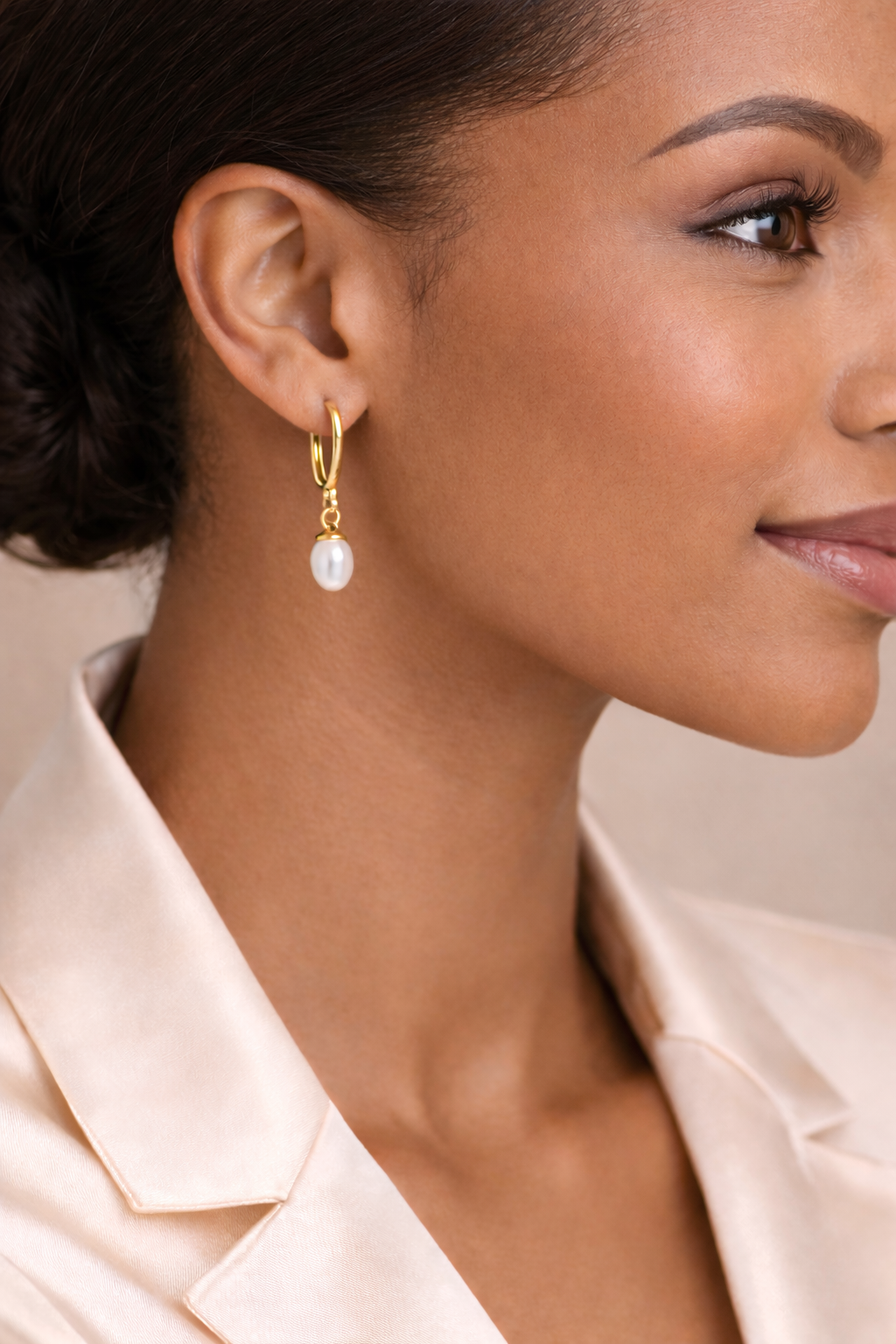 Jenna freshwater pearl earrings model