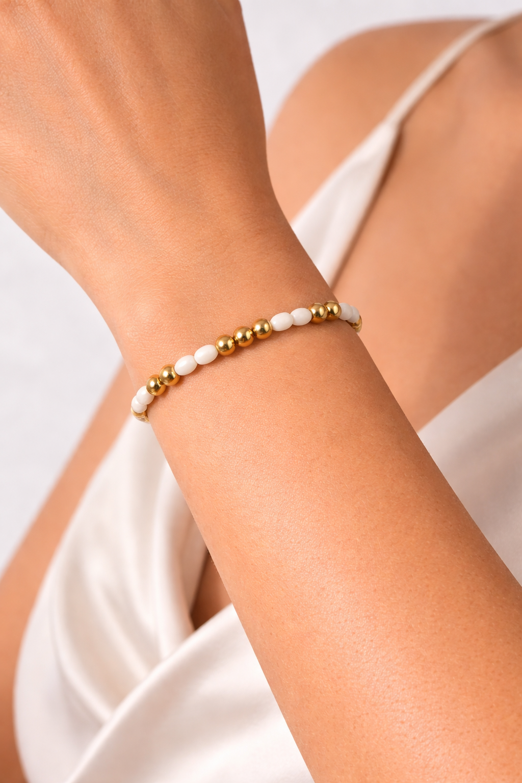 Margot shell and gold bracelet main
